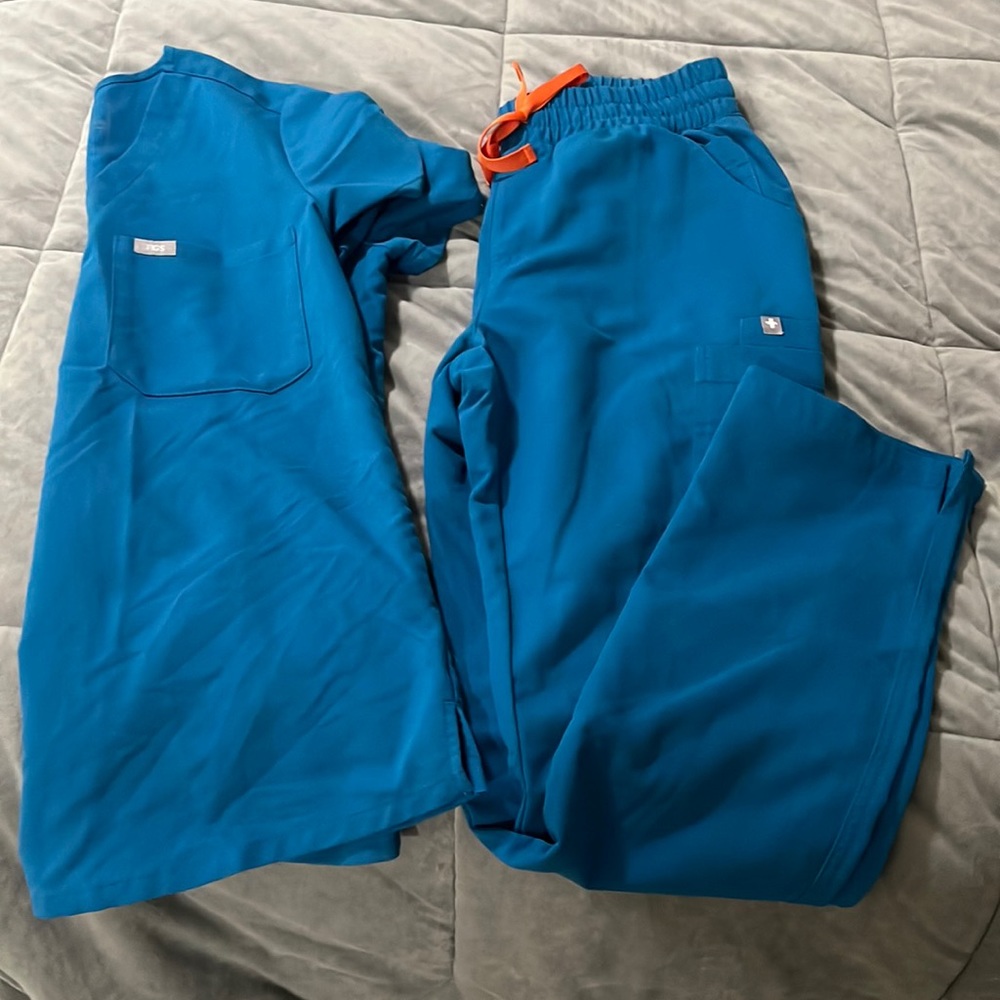 FIGS scrub set - hardly worn
